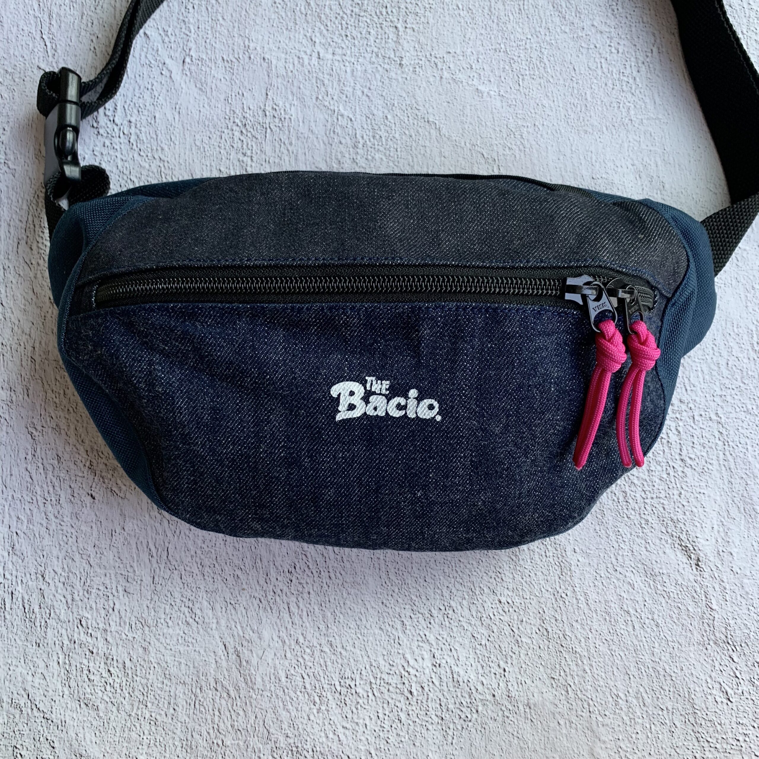 ハンドメイドで製作したデニムのウェストポーチ