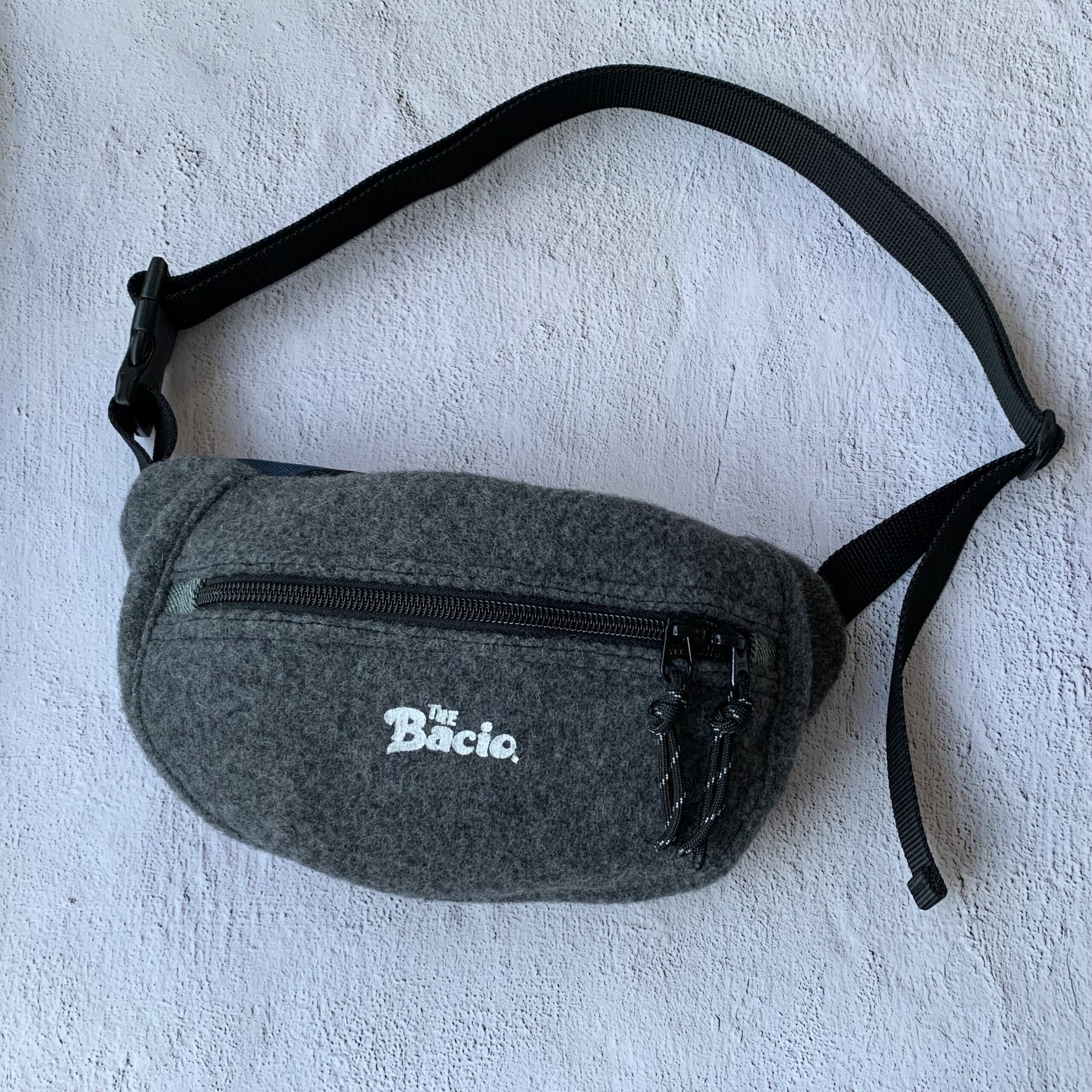 ハンドメイドで製作したバシオのウエストポーチ